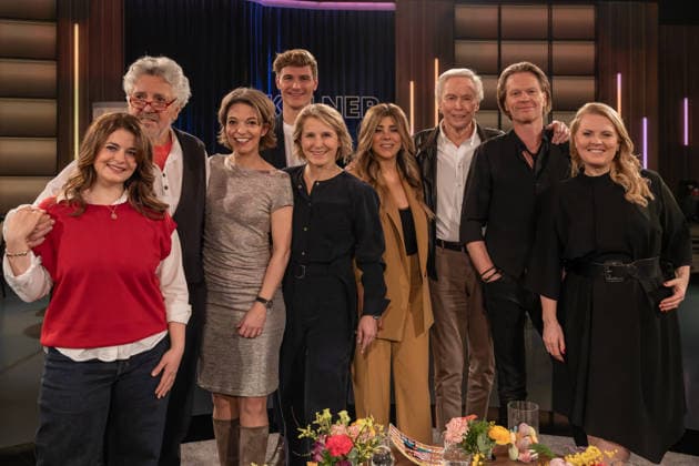 Kölner Treff am 06. Februar 2026. Von links nach rechts: Die österreichische Schauspielerin und Sängerin Ronja Forcher, der Schauspieler, Moderator, Sänger, Komponist und Buchautor Michael Schanze, Gastgeberin Anna Planken, der Landwirt Friedrich Dieckmann, Gastgeberin Susann Link, die Fernsehmoderatorin, Automobilverkäuferin und ehemalige Handballspielerin Panagiota Petridou, der Schauspieler, Sänger und Fernsehmoderator Peter Kraus, dessen Sohn, der Fotograf und Filmemacher Mike Kraus sowie die irisch-US-amerikanische Sängerin, Musikerin und Songwriterin Patricia Kelly. Susan Link und Anna Planken Micky Beisenherz weilte zum Zeitpunkt der Sendung in Australien - sind neugierig und befragen ihre Gäste auf ihre ganz eigen