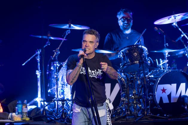 Robbie Williams performs live at the Liverpool Olympia Featuring: Robbie Williams Where: Liverpool, Merseyside, United Kingdom When: 06 Feb 2026 Credit: Alex Cropper Cover Images EDITORIAL USE ONLY. NOT FOR USE BY NEWSPAPERS BASED IN THE UK. Copyright: xx coverimg55443494