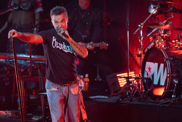 Robbie Williams performs live at the Liverpool Olympia Featuring: Robbie Williams Where: Liverpool, Merseyside, United Kingdom When: 06 Feb 2026 Credit: Alex Cropper Cover Images EDITORIAL USE ONLY. NOT FOR USE BY NEWSPAPERS BASED IN THE UK. Copyright: xx coverimg55443501