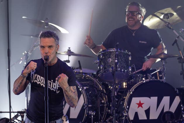 Robbie Williams performs live at the Liverpool Olympia Featuring: Robbie Williams Where: Liverpool, Merseyside, United Kingdom When: 06 Feb 2026 Credit: Alex Cropper Cover Images EDITORIAL USE ONLY. NOT FOR USE BY NEWSPAPERS BASED IN THE UK. Copyright: xx coverimg55443505