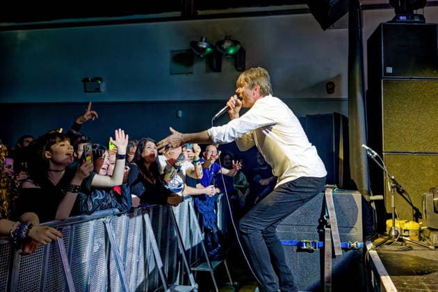 February 6, 2026, Liverpool, United Kingdom: Brett Anderson, lead singer of Of Uk band Suede on stage At Liverpool University, shaking hands with fans UK band Suede performing on stage at Liverpool University, Mountford Hall, UK as part of their 2026 ˜Antidepressants™ tour Liverpool United Kingdom - ZUMAs197 20260206_aaa_s197_380 Copyright: xAndyxVonxPipx