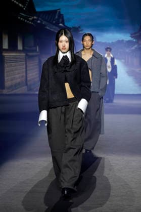 2026 F W Seoul Fashion Week Models walk the runway showcasing designs by SLING STONE during the 2026 F W Seoul Fashion Week at the Dongdaemun Design Plaza (DDP) in Seoul, South Korea on February 07, 2026. Seoul South Korea  Copyright: xMatrixxImages JungxUi-Chelx
