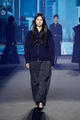 2026 F W Seoul Fashion Week Models walk the runway showcasing designs by SLING STONE during the 2026 F W Seoul Fashion Week at the Dongdaemun Design Plaza (DDP) in Seoul, South Korea on February 07, 2026. Seoul South Korea  Copyright: xMatrixxImages JungxUi-Chelx