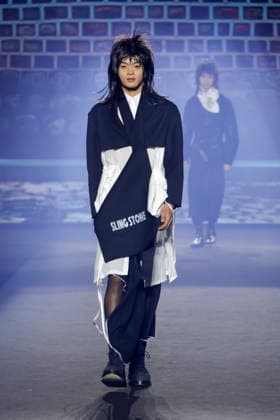 2026 F W Seoul Fashion Week Models walk the runway showcasing designs by SLING STONE during the 2026 F W Seoul Fashion Week at the Dongdaemun Design Plaza (DDP) in Seoul, South Korea on February 07, 2026. Seoul South Korea  Copyright: xMatrixxImages JungxUi-Chelx