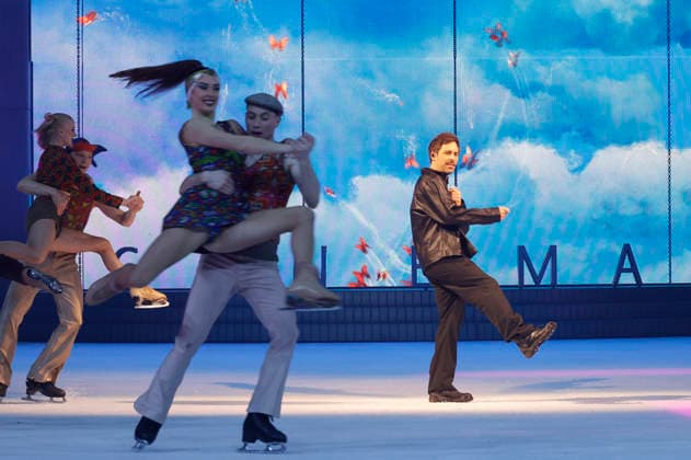 Max Giesinger at the premiere of the ice revue Holiday on Ice Cinema of Dreams in the Barclays Arena Hamburg, 06 02 2026 Foto:xH.xHartmannx xFuturexImagex ice_6207