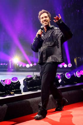 Max Giesinger at the premiere of the ice revue Holiday on Ice Cinema of Dreams in the Barclays Arena Hamburg, 06 02 2026 Foto:xH.xHartmannx xFuturexImagex ice_6210