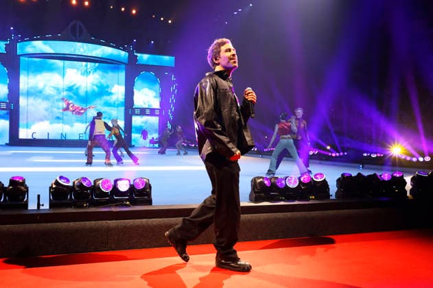 Max Giesinger at the premiere of the ice revue Holiday on Ice Cinema of Dreams in the Barclays Arena Hamburg, 06 02 2026 Foto:xH.xHartmannx xFuturexImagex ice_6214