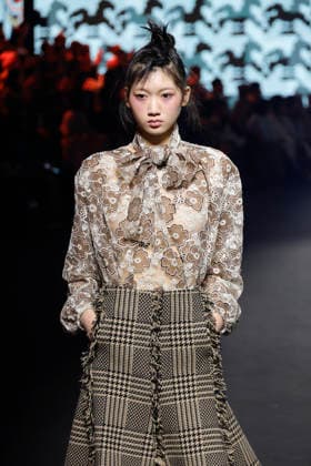 2026 F W Seoul Fashion Week A model presents a creation by GREEDILOUS during the 2026 F W Seoul Fashion Week at the Dongdaemun Design Plaza (DDP) in Seoul, South Korea on February 07, 2026. Seoul South Korea  Copyright: xMatrixxImages JungxUi-Chelx