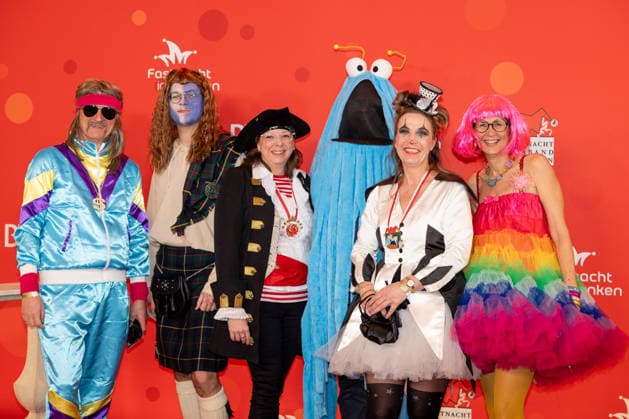 In the picture from left Florian Hartmann, Emil Rosenberger, Birgit Lohmann, Werner Heinlein, Anja Miller Studio Manager, Kerstin Dornbach all Studio Franken Veitshoechheim, Mainfrankensaele, 06 02 2026, Fastnacht in Franken 2026 Copyright: HMBxMedia xJulienxBecker