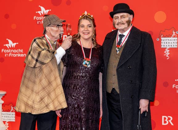 In the picture from left Artur Steinmann Franconian Winegrowers Association, the Franconian Wine Queen Antonia Kraiss and Herrmann Schmitt Franconian Winegrowers Association Veitshoechheim, Mainfrankensaele, 06 02 2026, Fastnacht in Franconia 2026 Copyright: HMBxMedia xJulienxBecker