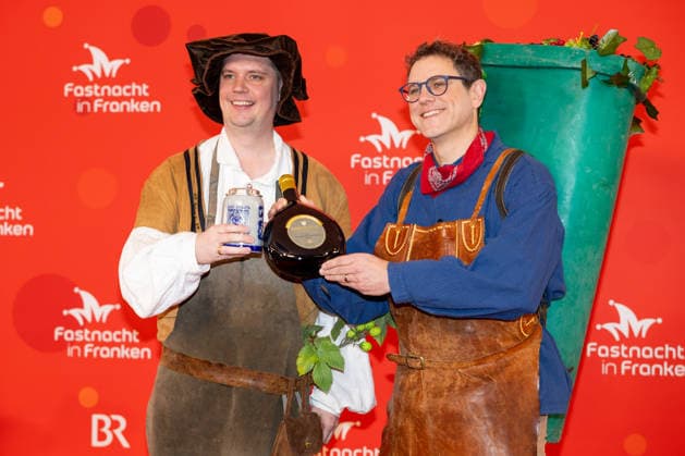 In the picture from left the Second Mayor of Bamberg, Jonas Gluesenkamp and Lord Mayor of Wuerzburg Martin Heilig Veitshoechheim, Mainfrankensaele, 06 02 2026, Fastnacht in Franken 2026 Copyright: HMBxMedia xJulienxBecker
