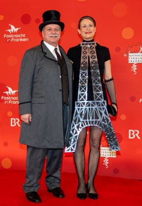 Pictured from left The Bavarian Minister of Construction Christian Bernreiter CSU as Gustave Eiffel and his wife Ann Kathrin Jandt Bernreiter as the Eiffel Tower Veitshoechheim, Mainfrankensaele, 06 02 2026, Fastnacht in Franken 2026 Copyright: HMBxMedia xJulienxBecker