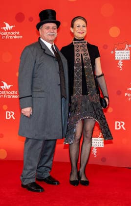 Pictured from left The Bavarian Minister of Construction Christian Bernreiter CSU as Gustave Eiffel and his wife Ann Kathrin Jandt Bernreiter as the Eiffel Tower Veitshoechheim, Mainfrankensaele, 06 02 2026, Fastnacht in Franken 2026 Copyright: HMBxMedia xJulienxBecker
