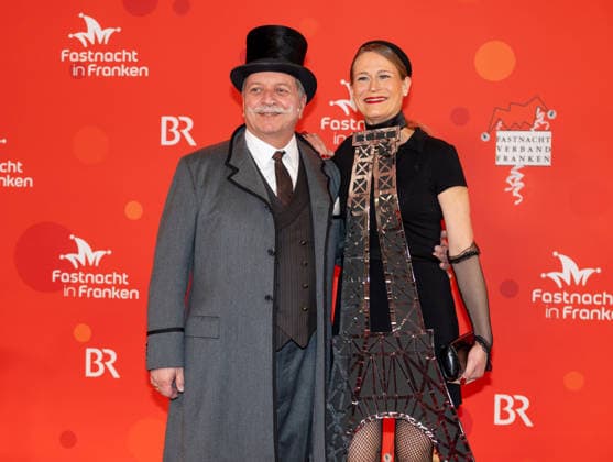 Pictured from left The Bavarian Minister of Construction Christian Bernreiter CSU as Gustave Eiffel and his wife Ann Kathrin Jandt Bernreiter as the Eiffel Tower Veitshoechheim, Mainfrankensaele, 06 02 2026, Fastnacht in Franken 2026 Copyright: HMBxMedia xJulienxBecker