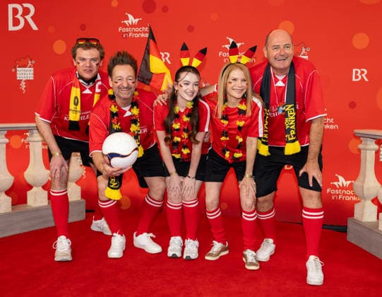 In the picture The crew of Dahoam is Dahoam as a soccer team Veitshoechheim, Mainfrankensaele, 06 02 2026, Fastnacht in Franken 2026 Copyright: HMBxMedia xJulienxBecker