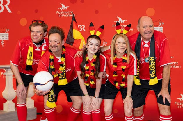 In the picture The crew of Dahoam is Dahoam as a soccer team Veitshoechheim, Mainfrankensaele, 06 02 2026, Fastnacht in Franken 2026 Copyright: HMBxMedia xJulienxBecker