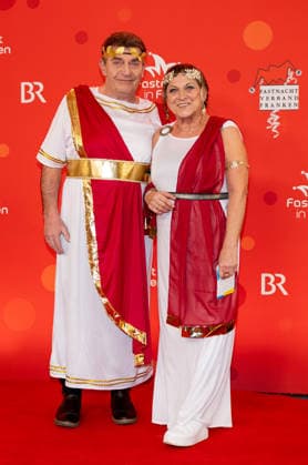 In the picture prizewinner Frankenwuerfel 2025, Rosi Kraus, on the right with her companion Veitshoechheim, Mainfrankensaele, 06 02 2026, Fastnacht in Franken 2026 Copyright: HMBxMedia xJulienxBecker