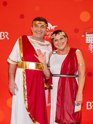 In the picture prizewinner Frankenwuerfel 2025, Rosi Kraus, on the right with her companion Veitshoechheim, Mainfrankensaele, 06 02 2026, Fastnacht in Franken 2026 Copyright: HMBxMedia xJulienxBecker