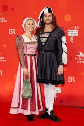 In the picture from left Ms. Anke as Agnes Duerer and Lord Mayor of Nuremberg Marcus Koenig CSU as Albrecht Duerer Veitshoechheim, Mainfrankensaele, 06 02 2026, Fastnacht in Franken 2026 Copyright: HMBxMedia xJulienxBecker