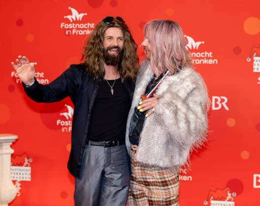 In the picture from left The deputy BR editor-in-chief Christian Daubner as Tom Kaulitz and the BR editor-in-chief Christian Nitsche as Bill Kaulitz Veitshoechheim, Mainfrankensaele, 06 02 2026, Fastnacht in Franken 2026 Copyright: HMBxMedia xJulienxBecker