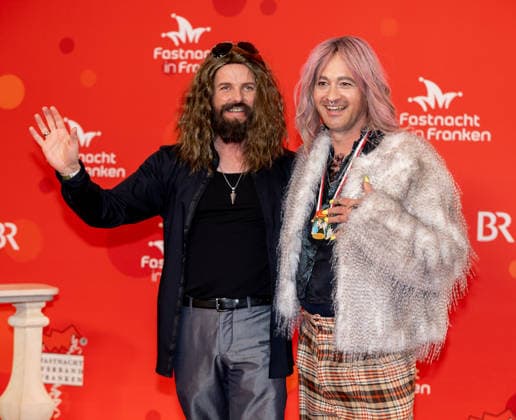 In the picture from left The deputy BR editor-in-chief Christian Daubner as Tom Kaulitz and the BR editor-in-chief Christian Nitsche as Bill Kaulitz Veitshoechheim, Mainfrankensaele, 06 02 2026, Fastnacht in Franken 2026 Copyright: HMBxMedia xJulienxBecker
