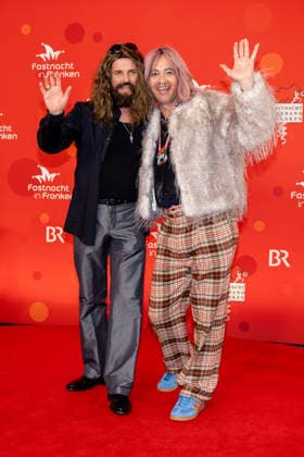 In the picture from left The deputy BR editor-in-chief Christian Daubner as Tom Kaulitz and the BR editor-in-chief Christian Nitsche as Bill Kaulitz Veitshoechheim, Mainfrankensaele, 06 02 2026, Fastnacht in Franken 2026 Copyright: HMBxMedia xJulienxBecker