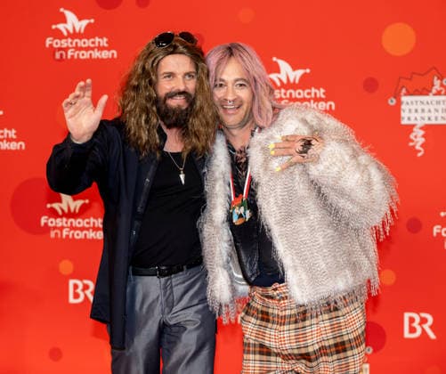 In the picture from left The deputy BR editor-in-chief Christian Daubner as Tom Kaulitz and the BR editor-in-chief Christian Nitsche as Bill Kaulitz Veitshoechheim, Mainfrankensaele, 06 02 2026, Fastnacht in Franken 2026 Copyright: HMBxMedia xJulienxBecker