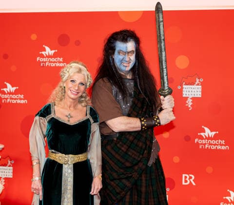 In the picture from left Ms. Karin and State Premier Markus Soeder CSU is on the road as Braveheart Veitshoechheim, Mainfrankensaele, 06 02 2026, Fastnacht in Franken 2026 Copyright: HMBxMedia xJulienxBecker