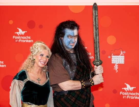 In the picture from left Ms. Karin and State Premier Markus Soeder CSU is on the road as Braveheart Veitshoechheim, Mainfrankensaele, 06 02 2026, Fastnacht in Franken 2026 Copyright: HMBxMedia xJulienxBecker