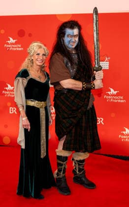 In the picture from left Ms. Karin and State Premier Markus Soeder CSU is on the road as Braveheart Veitshoechheim, Mainfrankensaele, 06 02 2026, Fastnacht in Franken 2026 Copyright: HMBxMedia xJulienxBecker