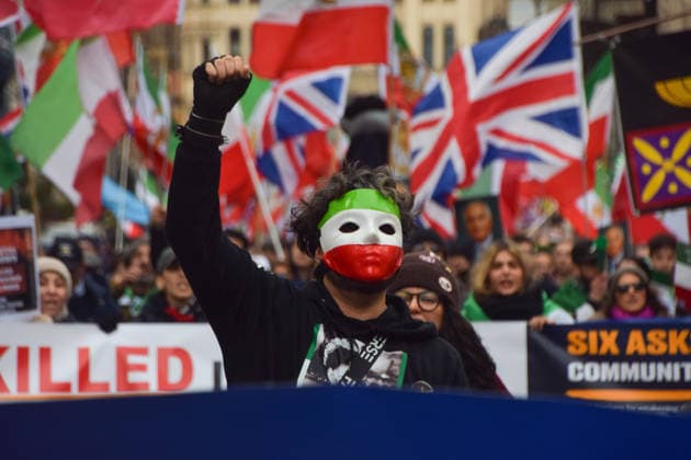 News Bilder des Tages February 7, 2026, London, England, United Kingdom: Protesters march in central London against the Islamic Republic and in support of Reza Pahlavi, the Crown Prince of Iran. London United Kingdom - ZUMAv130 20260207_zip_v130_015 Copyright: xVukxValcicx