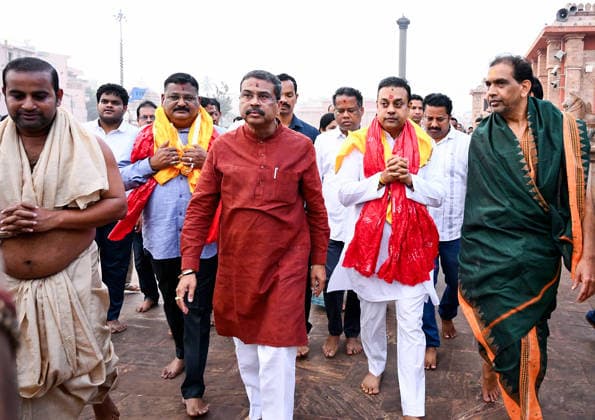 RECORD DATE NOT STATED Union Minister of Education Dharmendra Pradhan arrives to seek blessings at Jagannath Temple Puri, Feb 07 (ANI): Union Minister of Education Dharmendra Pradhan arrives to seek blessings at the Jagannath Temple in Puri on Saturday. BJP MP Sambit Patra also present. (@sambitswaraj X ANI Photo) Puri Odisha India Copyright: xANIx ANI_20260207025