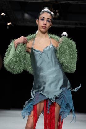 Entertainment Bilder des Tages Modad catwalk during Madrid Fashion Week in Madrid - 07 Feb 2026 A model walks the runway in a design by designer CSDMM at the Momad catwalk during the Madrid Fashion Week at Ifema. Madrid Spain Copyright: xAtilanoxGarciax xSOPAxImagesx photos04480