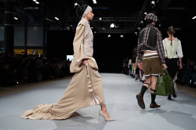 Modad catwalk during Madrid Fashion Week in Madrid - 07 Feb 2026 A model walks the runway in a design by designer CSDMM at the Momad catwalk during the Madrid Fashion Week at Ifema. Madrid Spain Copyright: xAtilanoxGarciax xSOPAxImagesx photos04511