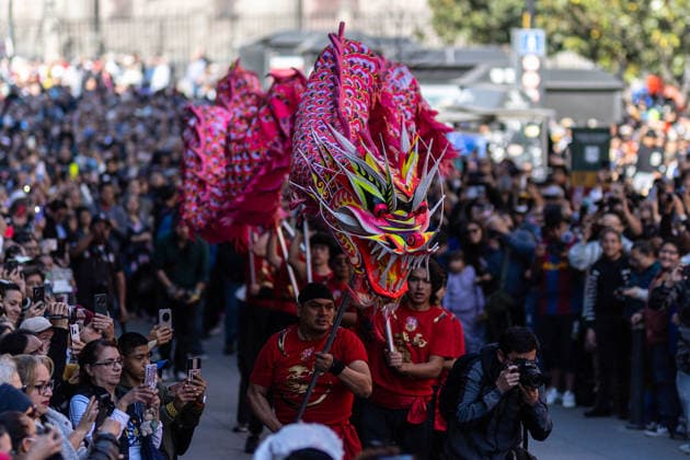Chinese New Year celebrations in Mexico City MEXICO CITY, MEXICO - FEBRUARY 07: Dragon dancers take part in a parade as spectators watch, during Chinese New Year celebrations through the streets of the city center, in Mexico City, Mexico on February 07, 2026. Dozens of dragon and lion dancers paraded close to spectators in Mexico City s center, marking the start of Chinese New Year celebrations, the Year of the Horse. Daniel Cardenas Anadolu Mexico City Mexico. Editorial use only. Please get in touch for any other usage.  Copyright: x2026xAnadoluxDanielxCardenasx