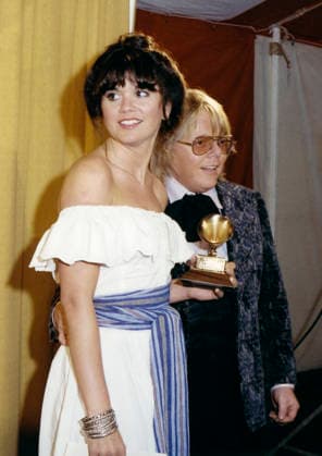 RECORD DATE NOT STATED Linda Ronstadt and Paul Williams at The 19th Annual Grammy Awards 02-19-1977 ** B.D.M. EDITORIAL USE ONLY  Copyright: x