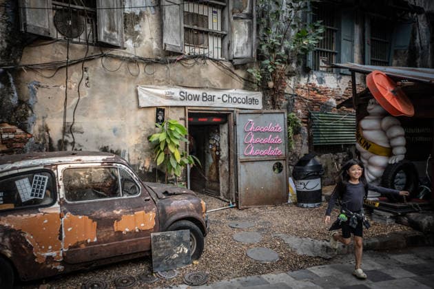 Bangkok Design Week 2026 in Bangkok, Thailand - 08 Feb 2026 A little girl ran toward her mother next to a vintage Fiat 500 abandoned car during Bangkok Design Week 2026. Bangkok Design Week 2026, themed Design SOS is an expansive festival celebrating creativity and design across Bangkok. Held from January 29 to February 08, showcasing innovative design solutions and fostering positive energy amidst challenges. It promotes Bangkok s status as a UNESCO Creative City of Design, attracting creatives and visitors to explore and contribute to the city s vibrant design landscape. Bangkok Thailand Copyright: xGuillaumexPayenx xSOPAxImagesx GUI_PAYEN_08FEB2026_131A8321