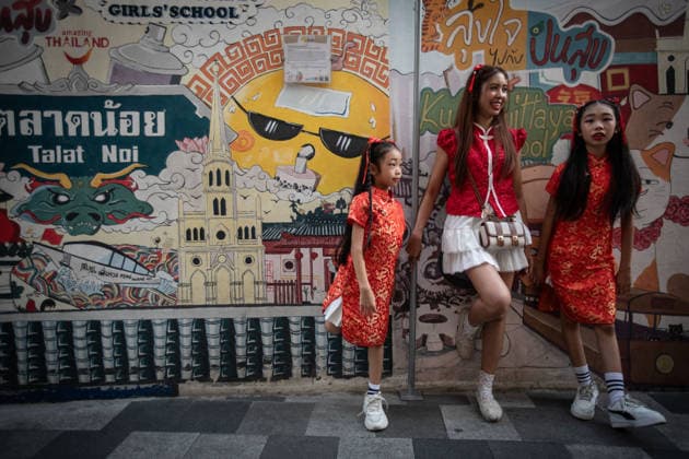 Bangkok Design Week 2026 in Bangkok, Thailand - 08 Feb 2026 Family dressed in traditional Chinese attire during Bangkok Design Week 2026. Bangkok Design Week 2026, themed Design SOS is an expansive festival celebrating creativity and design across Bangkok. Held from January 29 to February 08, showcasing innovative design solutions and fostering positive energy amidst challenges. It promotes Bangkok s status as a UNESCO Creative City of Design, attracting creatives and visitors to explore and contribute to the city s vibrant design landscape. Bangkok Thailand Copyright: xGuillaumexPayenx xSOPAxImagesx GUI_PAYEN_08FEB2026_131A8364