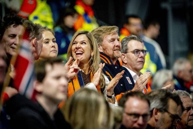 MILAN - Queen Maxima, Princess Amalia and King Willem-Alexander in the men s 5,000-meter speed skating final at the Milan Speed Skating Stadium, Milan Cortina 2026 Olympic Winter Games. ROBIN UTRECHT ANP netherlands out - belgium out  Copyright: xx x550051485x originalFilename: 550051485.jpg