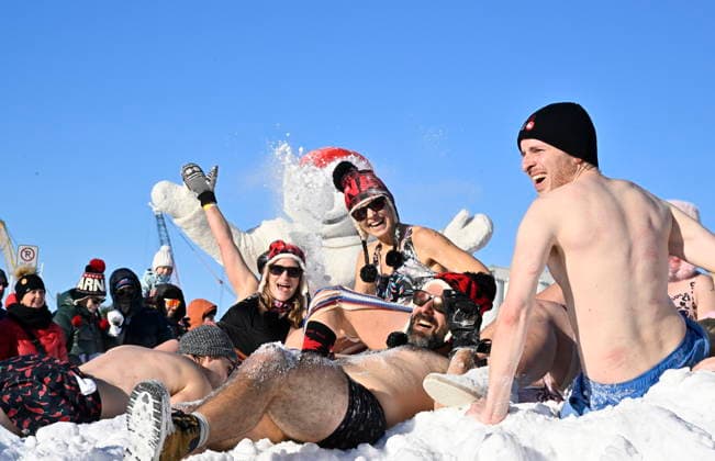 February 8, 2026, Quebec, Pq, Canada: Snow bathers roll in the snow with Bonhomme Carnaval during the annual snow bath at the Quebec winter carnival in Quebec City Sunday, Feb. 8, 2026. Quebec Canada  - ZUMAc35_ 20260208_zaf_c35_212 Copyright: xJacquesxBoissinotx