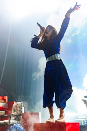Magdalena Bay perform at Manchester Apollo Mica Tenenbaum of American alternative pop duo Magdalena Bay performs at Manchester Apollo, Manchester, England, 8th February 2026, Credit:Mike Gray Avalon  Copyright: xMikexGrayx xAvalonx 1073259802