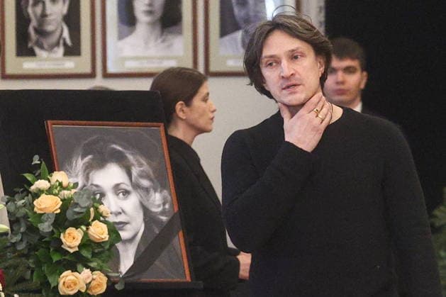 RUSSIA, MOSCOW - FEBRUARY 9, 2026: Actor Yuri Chursin attends a farewell ceremony for actress Olga Chipovskaya in the Great Portrait Foyer of the Vakhtangov State Academic Theatre. Chipovskaya passed away on February 4 at the age of 67 Moscow Russia  - ZUMAt113 20260209_zaa_t113_020 Copyright: xSofyaxSandurskayax