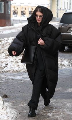 RUSSIA, MOSCOW - FEBRUARY 9, 2026: Actress Anna Chipovskaya arrives for a farewell ceremony for her actress mother Olga Chipovskaya at the Vakhtangov State Academic Theatre. Chipovskaya passed away on February 4 at the age of 67 Moscow Russia  - ZUMAt113 20260209_zaa_t113_028 Copyright: xSofyaxSandurskayax