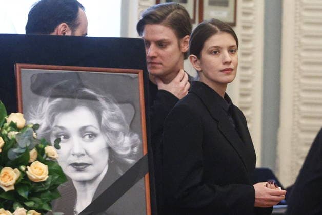 RUSSIA, MOSCOW - FEBRUARY 9, 2026: Actors Anna Chipovskaya and Pavel Tabakov (R-L) attend a farewell ceremony for actress Olga Chipovskaya in the Great Portrait Foyer of the Vakhtangov State Academic Theatre. Chipovskaya passed away on February 4 at the age of 67 Moscow Russia  - ZUMAt113 20260209_zaa_t113_039 Copyright: xSofyaxSandurskayax