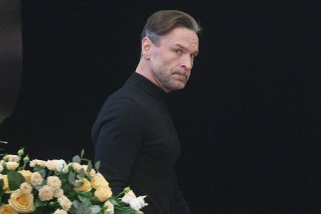 RUSSIA, MOSCOW - FEBRUARY 9, 2026: Actor Viktor Dobronravov attends a farewell ceremony for actress Olga Chipovskaya in the Great Portrait Foyer of the Vakhtangov State Academic Theatre. Chipovskaya passed away on February 4 at the age of 67 Moscow Russia  - ZUMAt113 20260209_zaa_t113_048 Copyright: xSofyaxSandurskayax