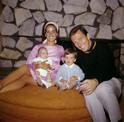 RECORD DATE NOT STATED Andy Williams with wife Claudine Longet and children circa 1965 EDITORIAL USE ONLY  Copyright: xBerniexAbramsonx
