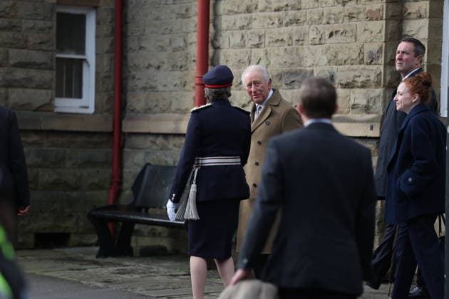 Image Licensed to Parsons Media. 09 02 2026. Clitheroe, United Kingdom. The King visits Lancashire. Clitheroe Train Station. His Majesty King Charles III greets members of the public as he arrives at Clitheroe Train Statoun for a day of visits in Lancashire.  Copyright: xRyanxJenkinsonx xParsonsxMediax PAR-9184-0006