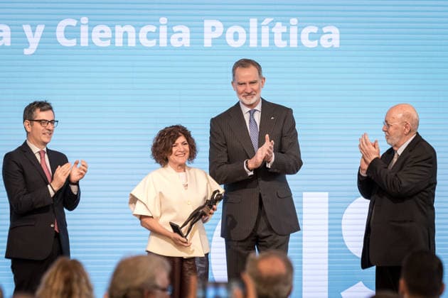 The King presents the National Prize for Sociology and Political Science 2025 King Felipe VI and the Minister of the Presidency, Felix Bolanos, during the presentation of the National Prize for Sociology and Political Science 2025 to the Professor of Sociology at the University of Valencia, Capitolina Diaz Martinez, in the Royal Collections Gallery of the Royal Palace of Madrid, on February 9, 2026, in Madrid Spain The prize is awarded in recognition of the academic, scientific and professional contribution and trajectory in the field of Sociology or Political Science 09 FEBRUARY 2026 Diego Radamé Spain  Copyright: xDiegoxRadamÃ sx 7276482