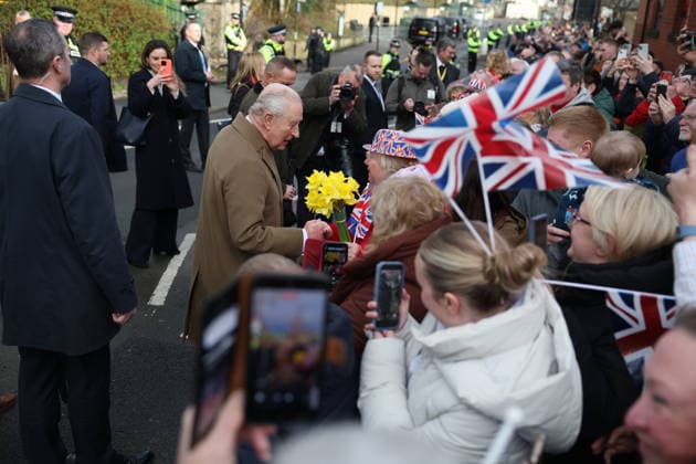 Image Licensed to Parsons Media. 09 02 2026. Clitheroe, United Kingdom. The King visits Lancashire. Clitheroe Train Station. His Majesty King Charles III greets members of the public as he arrives at Clitheroe Train Statoun for a day of visits in Lancashire.  Copyright: xRyanxJenkinsonx xParsonsxMediax PAR-9184-0024