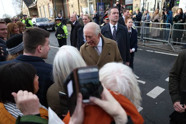 Image Licensed to Parsons Media. 09 02 2026. Clitheroe, United Kingdom. The King visits Lancashire. Clitheroe Train Station. His Majesty King Charles III greets members of the public as he arrives at Clitheroe Train Statoun for a day of visits in Lancashire.  Copyright: xRyanxJenkinsonx xParsonsxMediax PAR-9184-0035